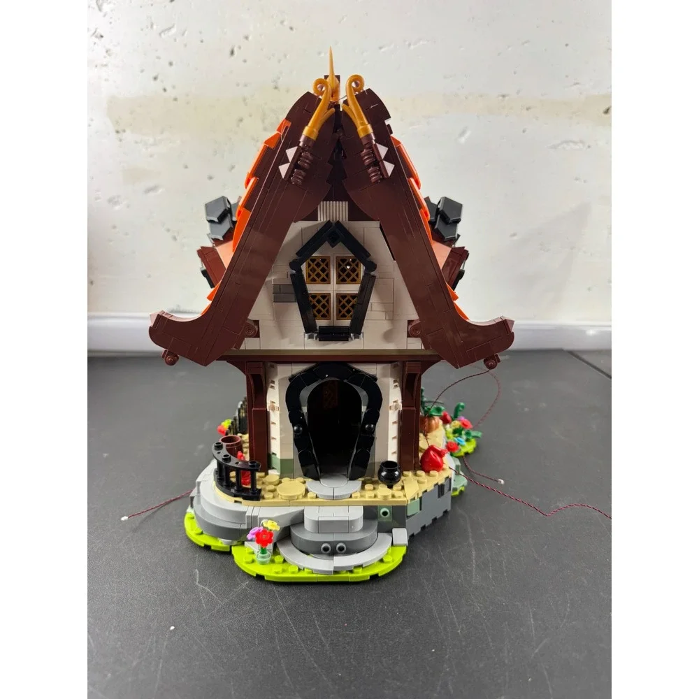 Mould King 16054 Novatown Mid- Age World Log Cabin 2192 Pc Medieval Building Set